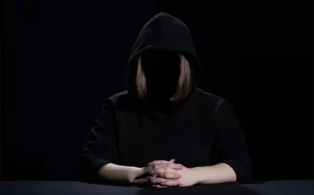 Hiçbir Şey Göründüğü Gibi Değildir