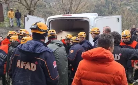 Toprak Altında Kalan Anne ve Oğlunun Cenazeleri Çıkarıldı