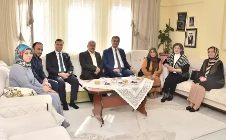 Karabük Valisi ve Eşi, Şehit Hemşirenin Ailesini Ziyaret Etti