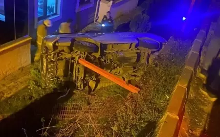 Safranbolu'da Kontrolden Çıkan Araç Sitenin Bahçesine Uçtu: 3 Yaralı