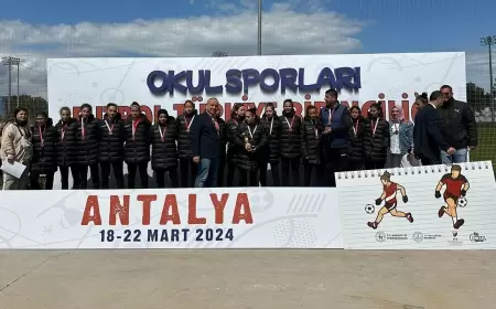 KARABÜK DEMİR ÇELİK ANADOLU LİSESİ'NDEN ULUSAL BAŞARI: GENÇ KIZLAR FUTBOL TÜRKİYE ŞAMPİYONASI'NDA TÜRKİYE ÜÇÜNCÜSÜ
