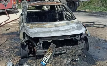 SAFRANBOLU'DA SEYİR HALİNDEYKEN ALEV ALAN OTOMOBİL TAMAMEN YANDI