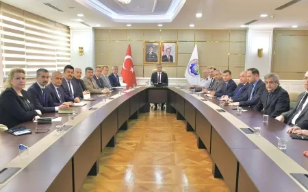 VALİ YAVUZ, KURUM YÖNETİCİLERİ İLE DEĞERLENDİRME TOPLANTISI GERÇEKLEŞTİRDİ