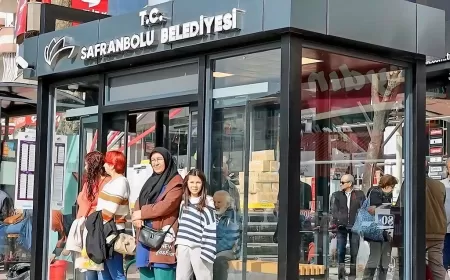SAFRANBOLU'NUN YENİ AKILLI DURAKLARI BÜYÜK İLGİ GÖRÜYOR