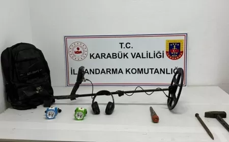 KARABÜK YENİCE'DE DEDEKTÖRLÜ ARAZİ ARAMASI: 2 KİŞİ SUÇÜSTÜ YAKALANDI