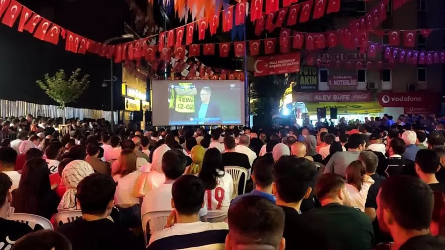 A MİLLİ TAKIM ÇEYREK FİNALE YÜKSELDİ, KARABÜK'TE BÜYÜK COŞKU