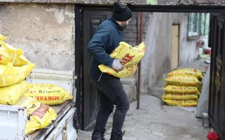 SAFRANBOLU BELEDİYESİ’NDEN İHTİYAÇ SAHİPLERİNE DESTEK: KÖMÜR, ODUN VE SOBA YARDIMI