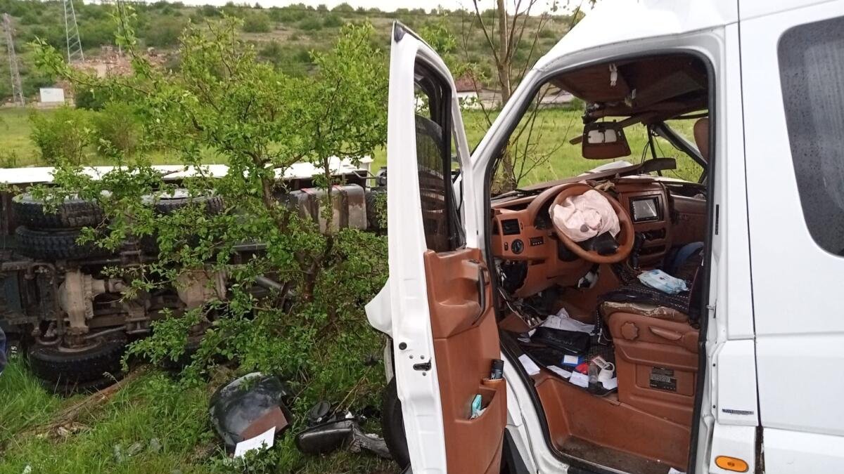 KARABÜK’TE 4 ARAÇLI ZİNCİRLEME KAZA:9 YARALI