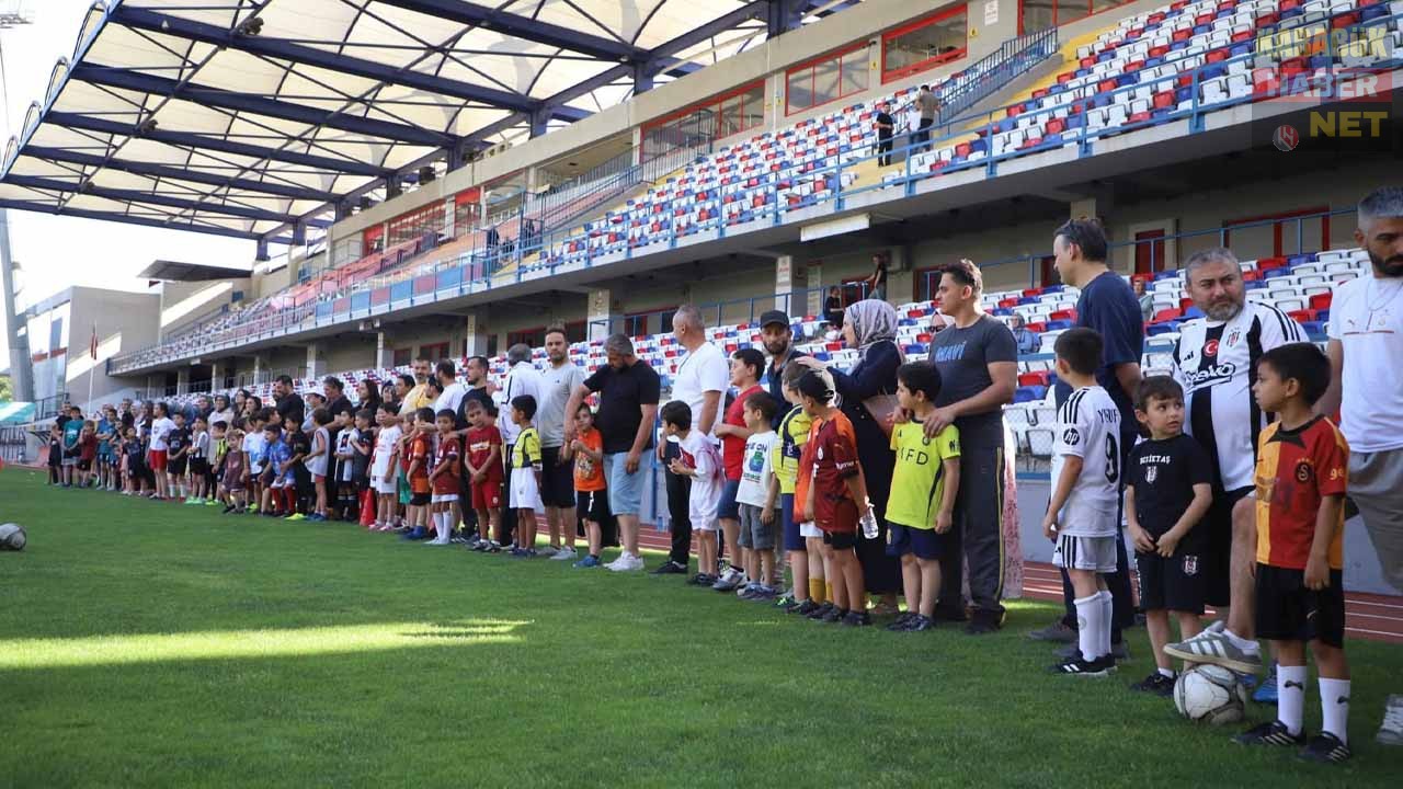 AİLELER VE ÇOCUKLAR ŞEHİR STADYUMUNDA SPORLA BULUŞTU