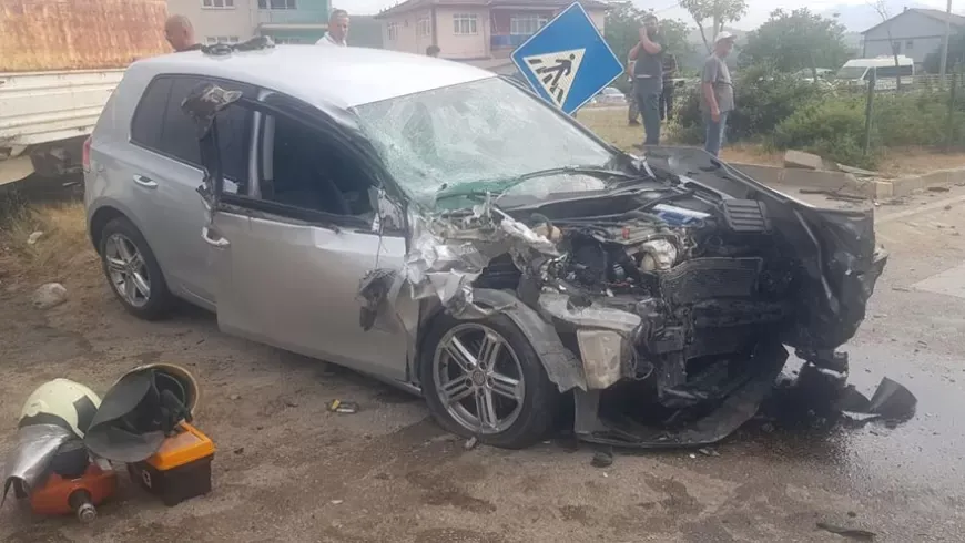 SAFRANBOLU'DA 3 ARAÇLI ZİNCİRLEME KAZA: 2'Sİ AĞIR 4 YARALI