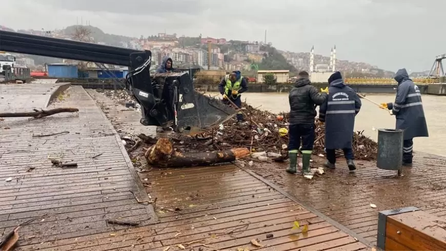 Ereğli’de Kuvvetli Yağış ve Fırtına Eğitime Ara Verdiriyor