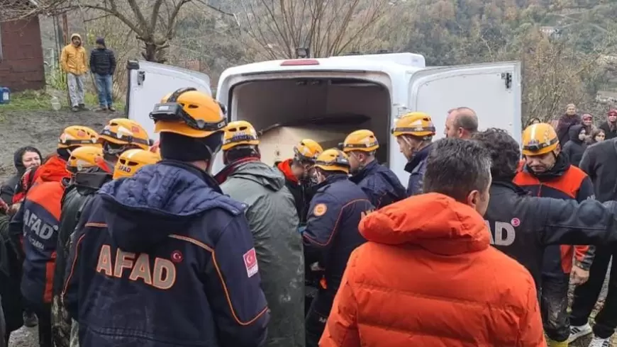 Toprak Altında Kalan Anne ve Oğlunun Cenazeleri Çıkarıldı