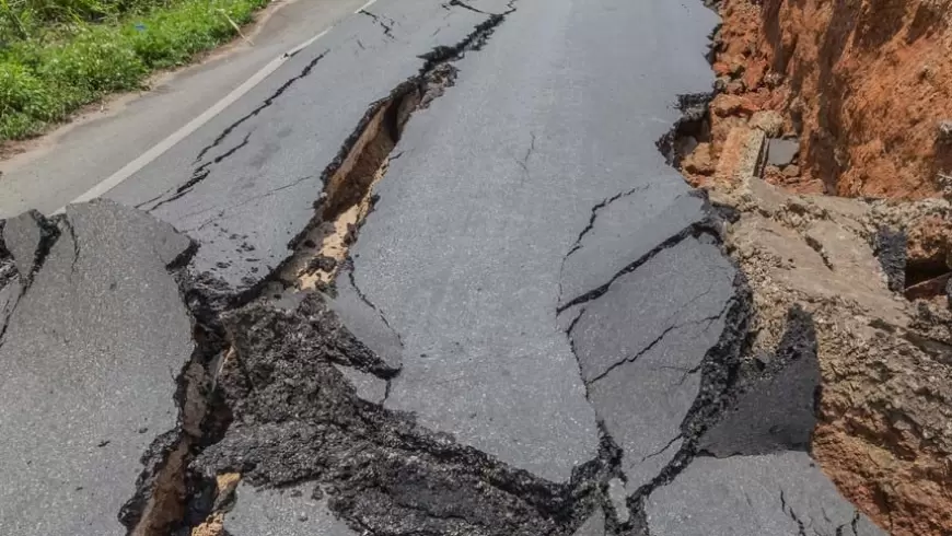 Zonguldak'ta heyelan: Yol ulaşıma kapandı