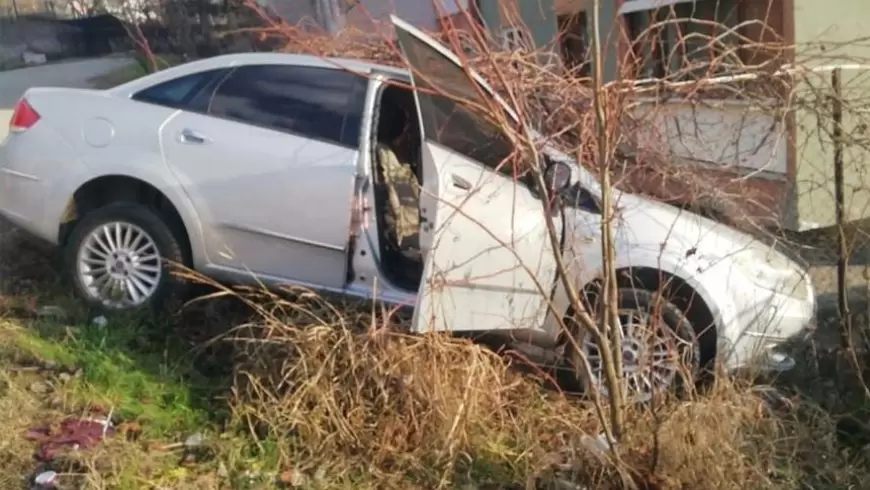 Karabük'te Kontrolden Çıkan Otomobil İstinat Duvarında Asılı Kaldı