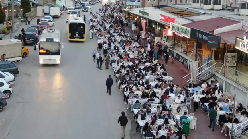 KARABÜK'TE ESNAF VE ÜNİVERSİTE ÖĞRENCİLERİ İFTARDA BULUŞTU