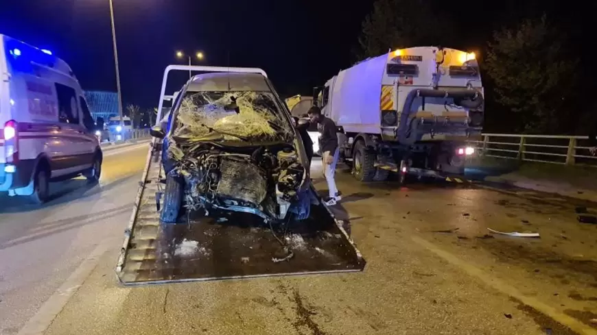 KARABÜK'TE ALKOLLÜ SÜRÜCÜ YOL SÜPÜRME ARACINA ÇARPTI: 1 YARALI