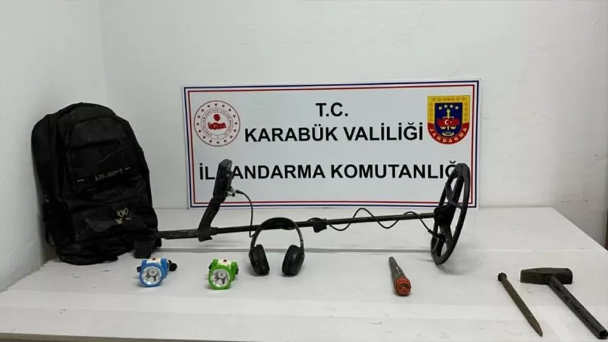 KARABÜK YENİCE'DE DEDEKTÖRLÜ ARAZİ ARAMASI: 2 KİŞİ SUÇÜSTÜ YAKALANDI