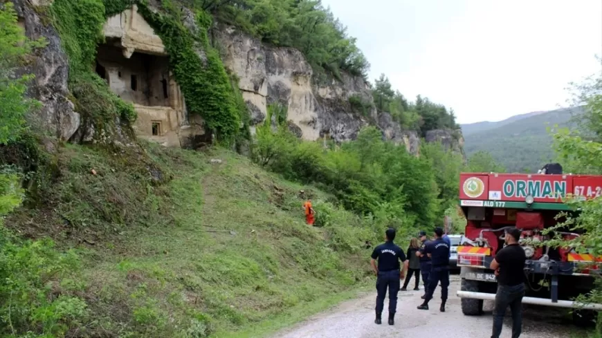 KARABÜK'TE TARİHİ KAYA MEZARLARINDA TURİZME HAZIRLIK: ÇEVRE TEMİZLİĞİ YAPILDI