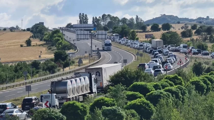 BAYRAM DÖNÜŞÜ YOĞUNLUĞU: KEMİKLİ RAMPALARI'NDA TRAFİK ÇİLESİ