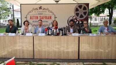 Safranbolu’da düzenlenen 26. Uluslararası Altın Safran Belgesel Film Festivali, çelenk