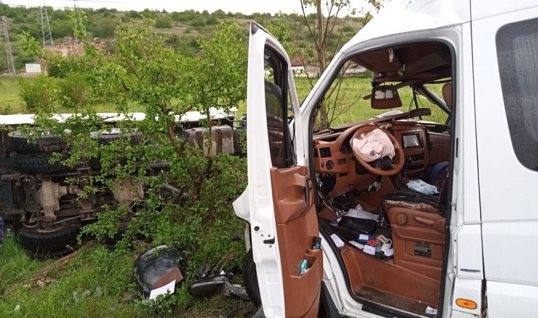 Karabük’ün Eflani-Safranbolu kara yolu Paşa Köprüsü mevkiinde 4 aracın karıştığı