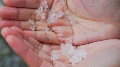 Karabük’ün Safranbolu ve Eflani ilçelerinde etkili olan dolu yağışı yolları