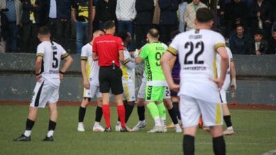 Karabük 1. Amatör Lig Play-Off yarı finalinde Yortanspor-Safranboluspor maçı gergin
