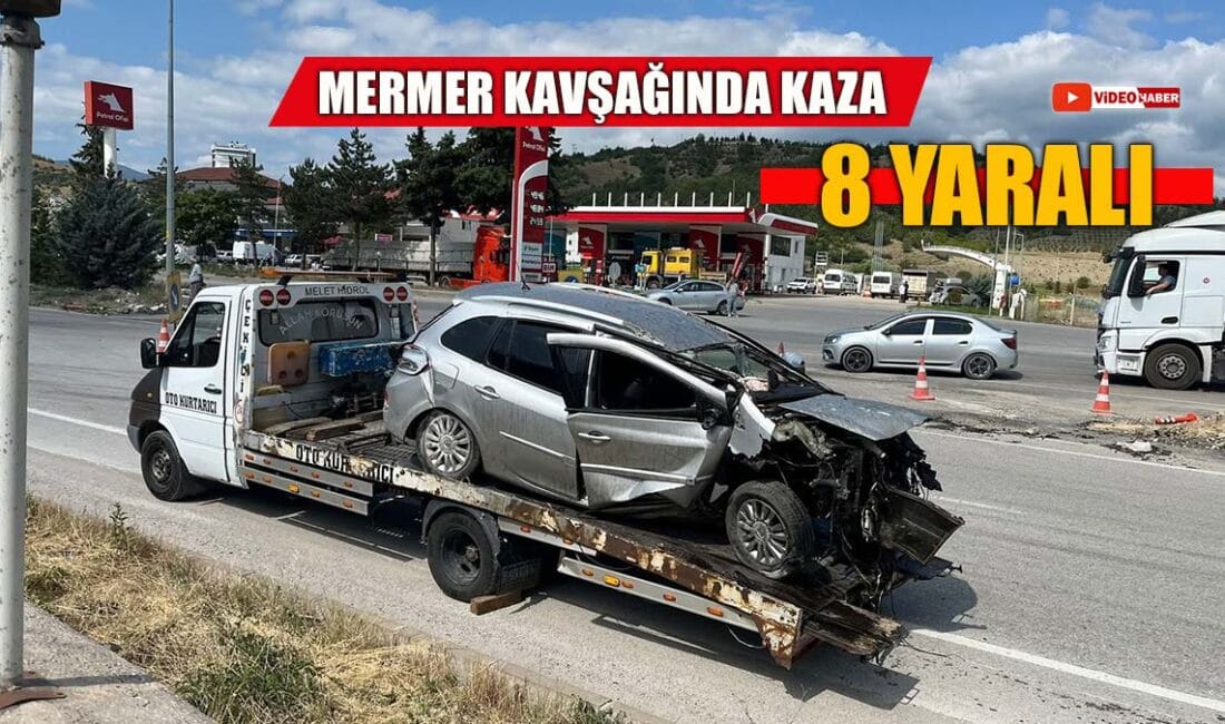 Karabük Eskipazar’da bordür taşına çarpan araç karşı şeride geçti. İki