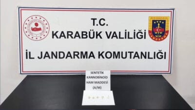 KARABÜK’TE BONZAİ OPERASYONU: 1 KİŞİ GÖZALTINA ALINDI Karabük’te düzenlenen uyuşturucu operasyonunda 3,28 gram bonzai ele geçirildi. Şüpheli