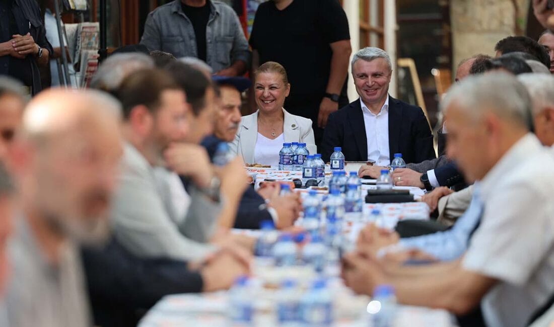 Safranbolu protokolü Kurban Bayramı dolayısıyla Tarihi Çarşı Asmaaltı’nda bir araya