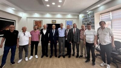 GAZETECİLİĞİN GELECEĞİ KARABÜK’TE MASAYA YATIRILDI Türkiye Gazeteciler Federasyonu, Karabük’te yerel basının sorunlarını değerlendirdi. TGF heyeti,