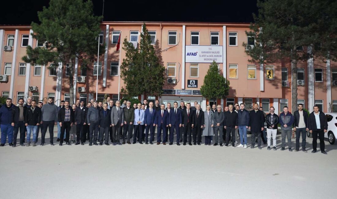 Karabük Valisi Oktay Çağatay, İl Özel İdaresi personeliyle iftarda buluştu.