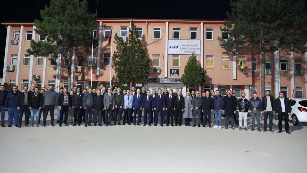 Karabük Valisi Oktay Çağatay, İl Özel İdaresi personeliyle iftarda buluştu.