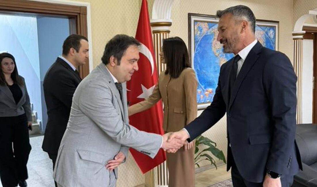 Eskipazar’da Ramazan Bayramı dolayısıyla düzenlenen bayramlaşma programında Kaymakam Kübra Ustaoğlu