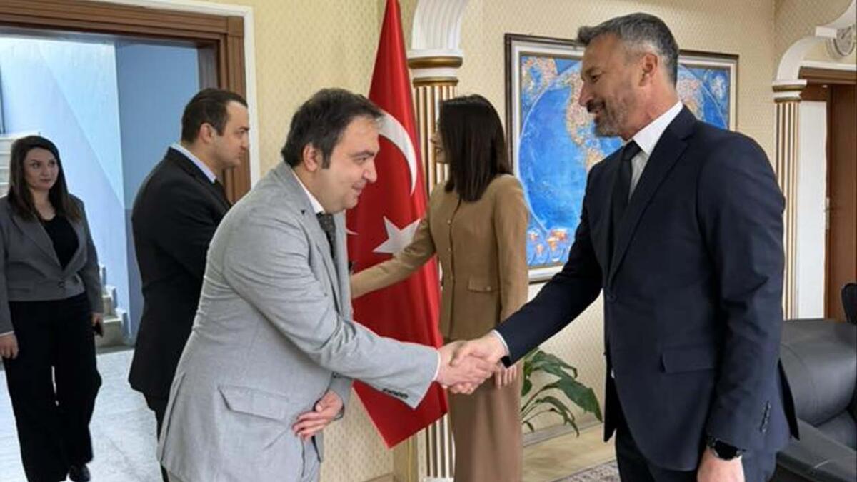 Eskipazar’da Ramazan Bayramı dolayısıyla düzenlenen bayramlaşma programında Kaymakam Kübra Ustaoğlu