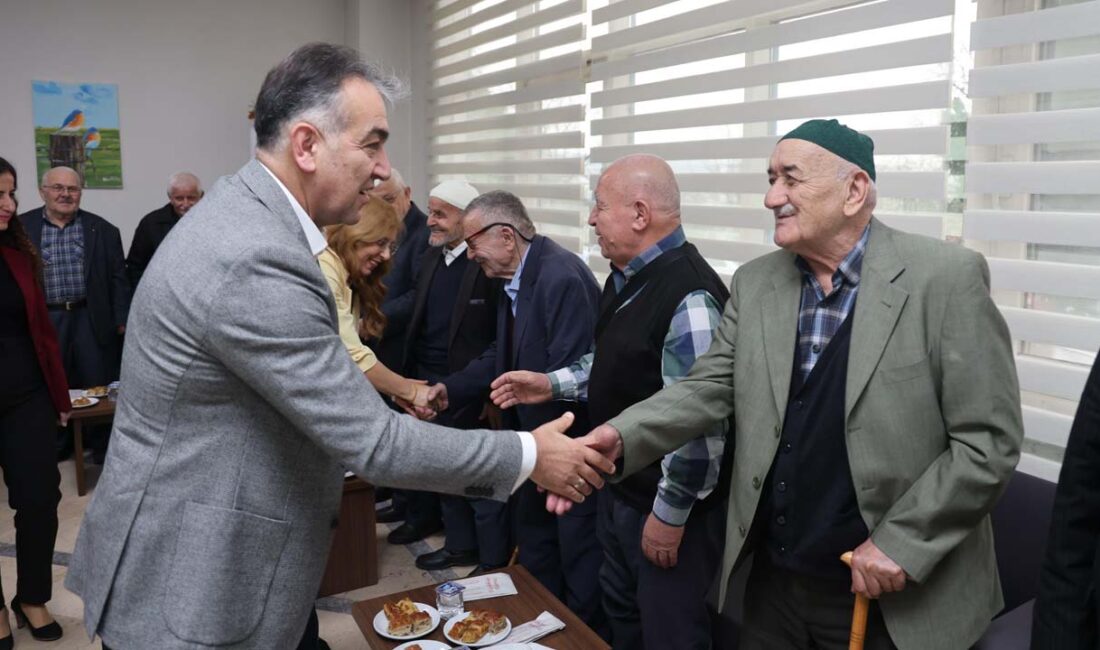 Karabük Valisi Oktay Çağatay ve eşi Hande Çağatay, Ramazan Bayramı’nın