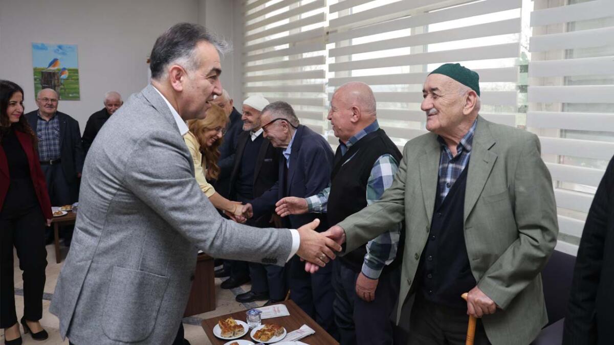 Karabük Valisi Oktay Çağatay ve eşi Hande Çağatay, Ramazan Bayramı’nın