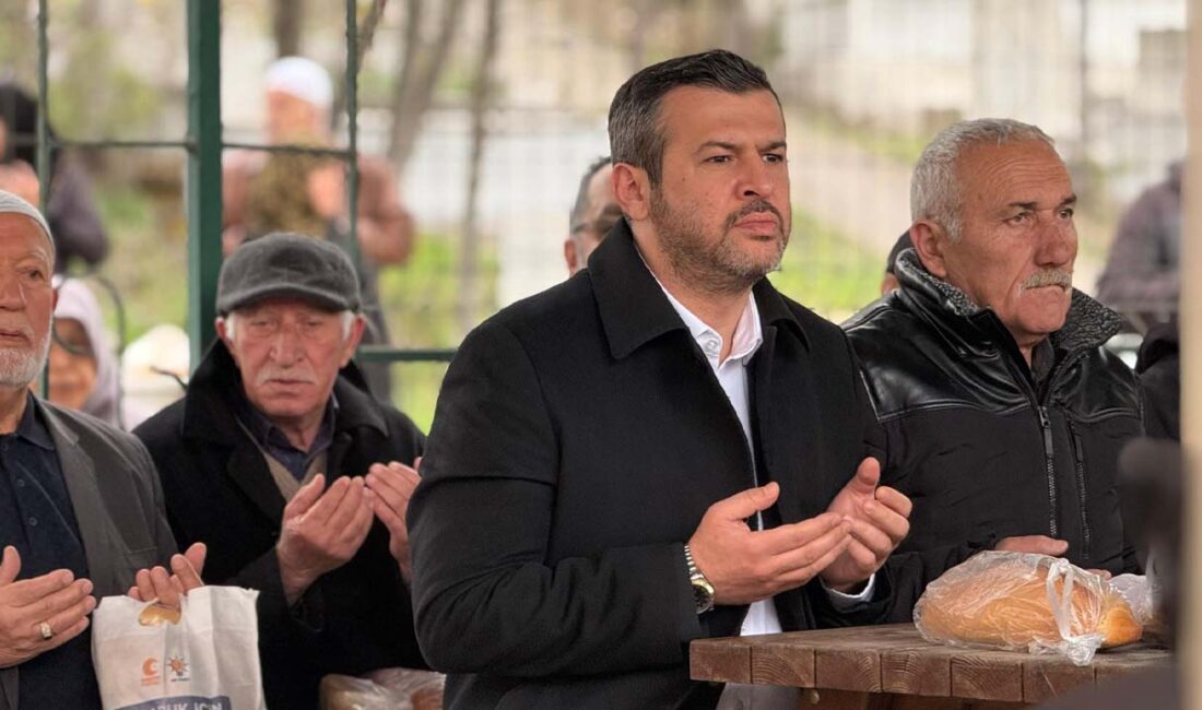 Karabük Belediye Başkanı Özkan Çetinkaya, 5000 Evler Mezarlığı'nda dua programına