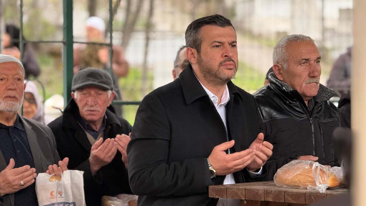 Karabük Belediye Başkanı Özkan Çetinkaya, 5000 Evler Mezarlığı'nda dua programına