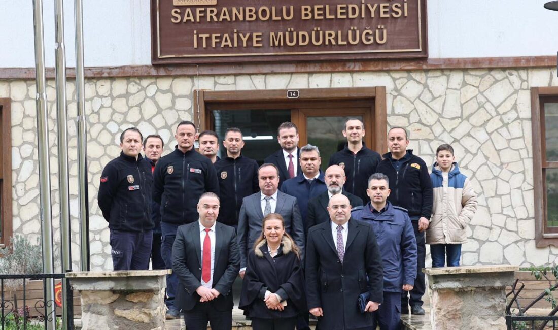 Safranbolu’da bayramlaşma programında Elif Köse, Asmaaltı’nda vatandaşlarla bir araya geldi,