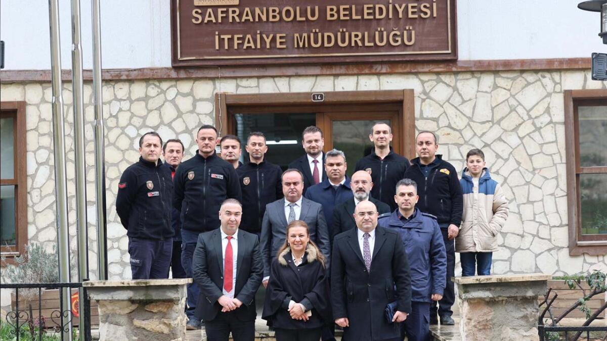 Safranbolu’da bayramlaşma programında Elif Köse, Asmaaltı’nda vatandaşlarla bir araya geldi,