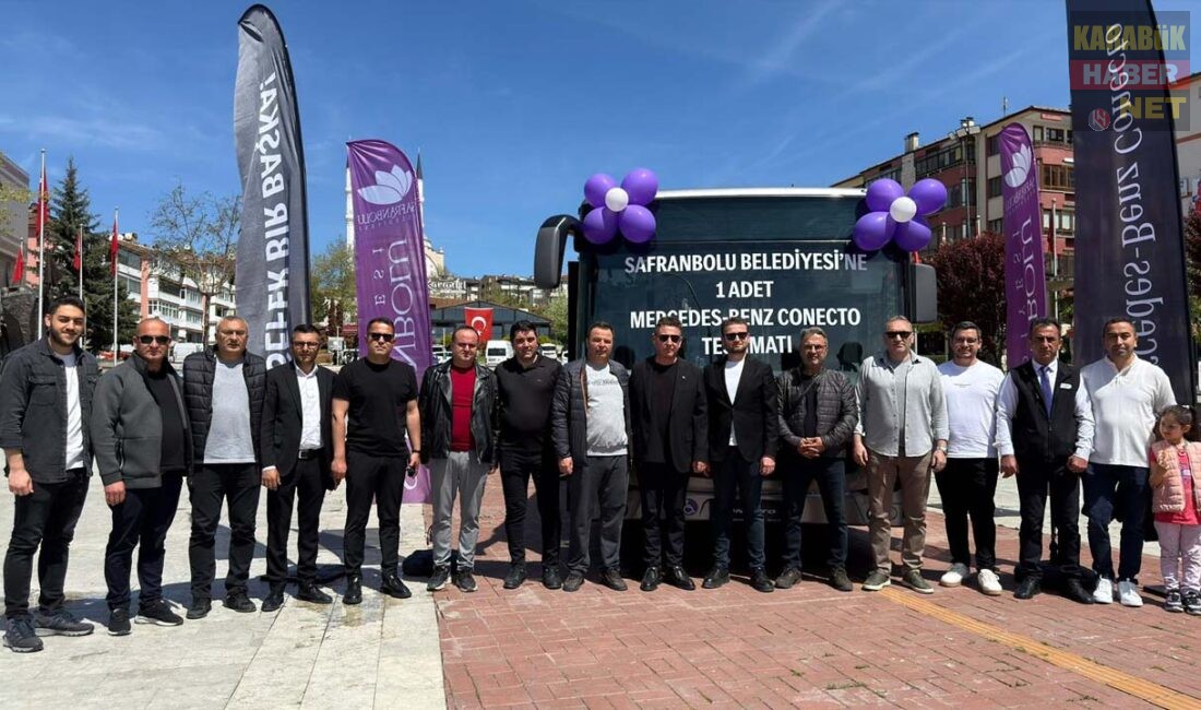 Safranbolu Belediyesi tasarruflarla aldığı 2026 model halk otobüsü aracını tanıttı.