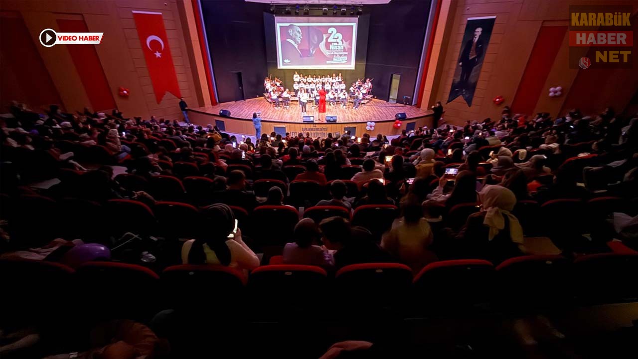 Safranbolu Müzik Okulu kursiyerleri 23 Nisan'da sahne alarak yeteneklerini sergiledi.
