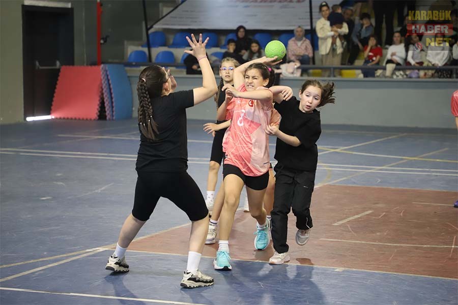 SAFRANBOLU’DA 23 NİSAN KUTLAMALARI HENTBOL TURNUVASIYLA START ALDI