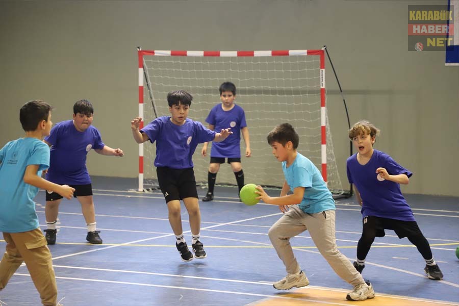 SAFRANBOLU’DA 23 NİSAN KUTLAMALARI HENTBOL TURNUVASIYLA START ALDI