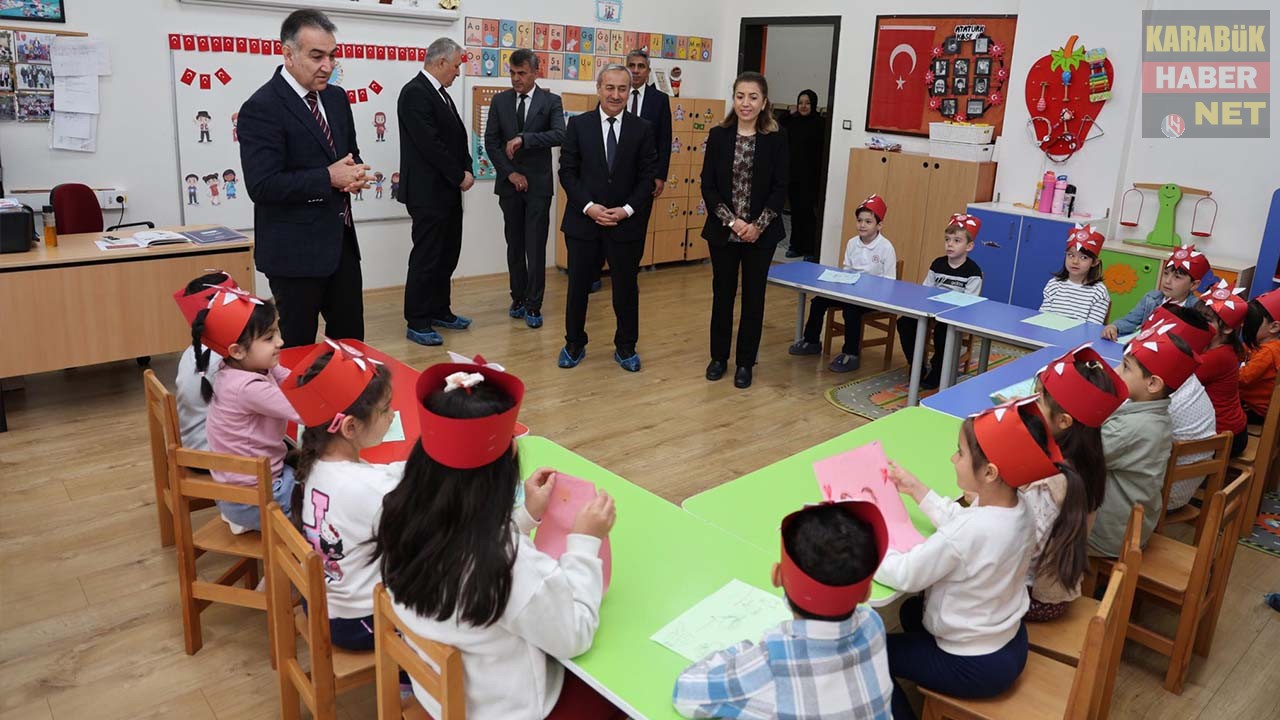 Vali Oktay Çağatay, Kılavuzlar İlkokulu’nu ziyaret ederek öğrenciler ve öğretmenlerle