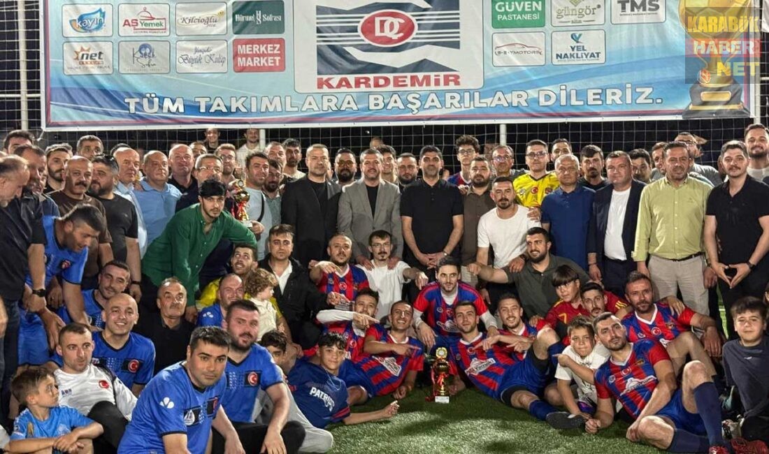 Karabük Belediye Başkanı Özkan Çetinkaya, Özçelik-İş Sendikası tarafından düzenlenen 1