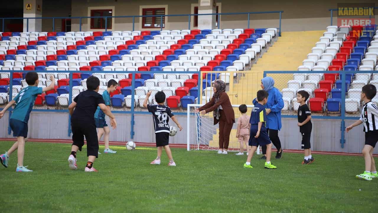 AİLELER VE ÇOCUKLAR ŞEHİR STADYUMUNDA SPORLA BULUŞTU