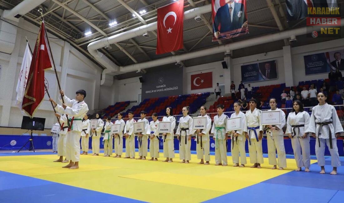 KARABÜK’TE ANALİG JUDO 1. ETAP MÜSABAKALARI BAŞLADI Anadolu Yıldızlar Ligi (ANALİG) Judo 1. Etap Grup Müsabakaları'nda start