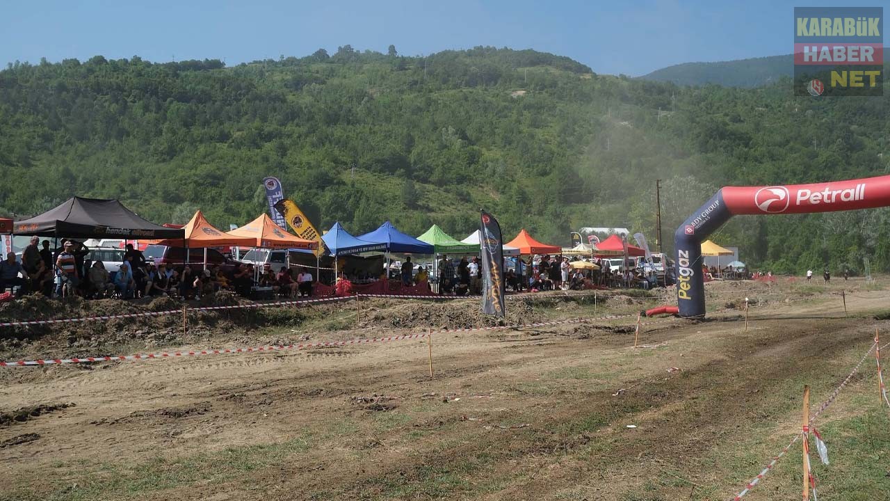 YENİCE OFF-ROAD FESTİVALİ'NDE NEFES KESEN FİNAL 2 YENİCE OFF-ROAD FESTİVALİ'NDE NEFES KESEN FİNAL